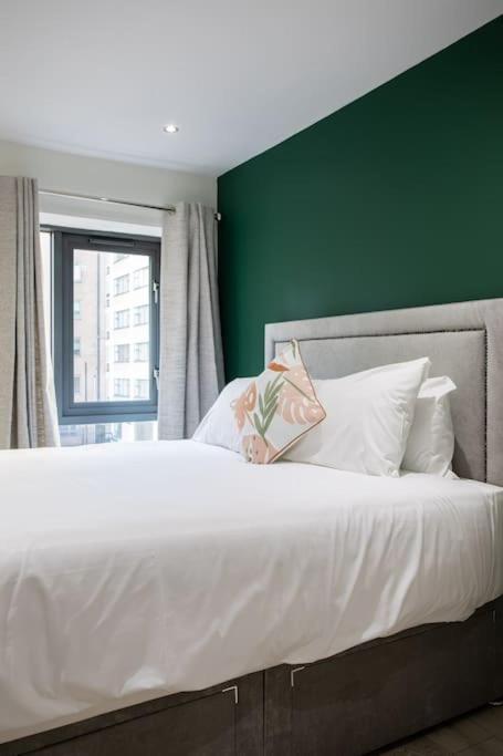 Luxury, Sleeps 6, City Centre เบลฟาสต์ ภายนอก รูปภาพ