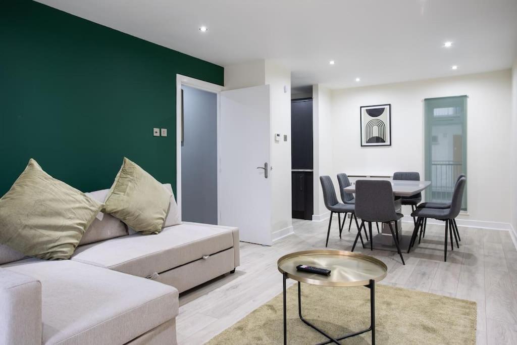 Luxury, Sleeps 6, City Centre เบลฟาสต์ ภายนอก รูปภาพ