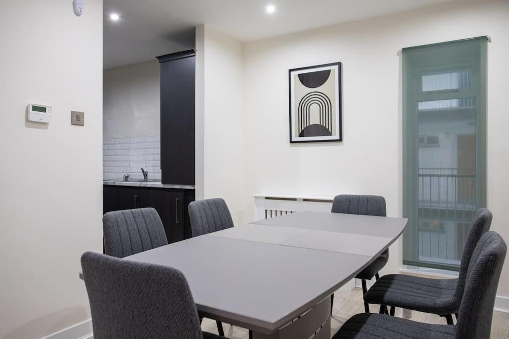 Luxury, Sleeps 6, City Centre เบลฟาสต์ ภายนอก รูปภาพ