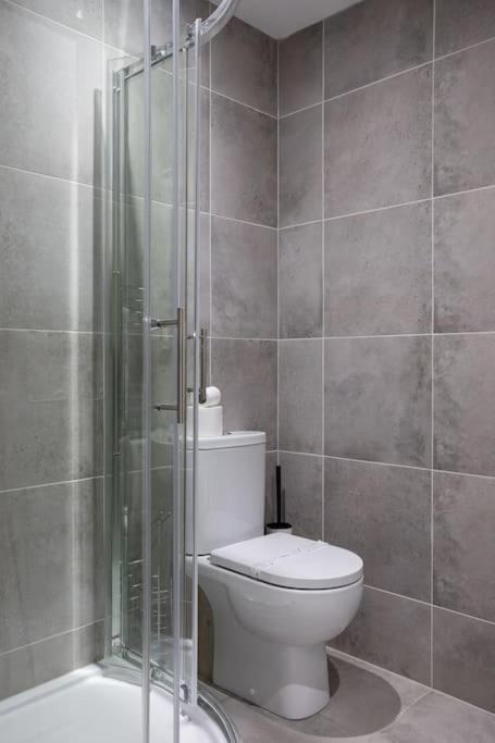 Luxury, Sleeps 6, City Centre เบลฟาสต์ ภายนอก รูปภาพ