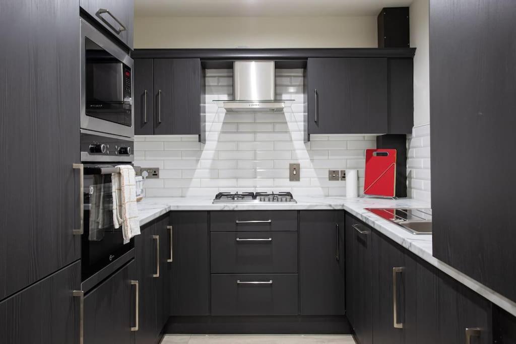 Luxury, Sleeps 6, City Centre เบลฟาสต์ ภายนอก รูปภาพ